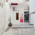 RedDoorz near Pascasarjana UGM 2
